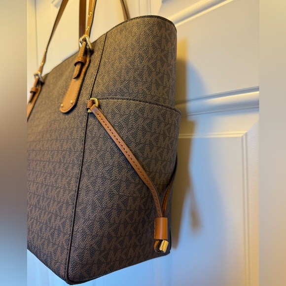 Michael Kors East West Tote - Picture 6 of 8